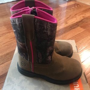 Girls youth sz12 scout Wellington real tree